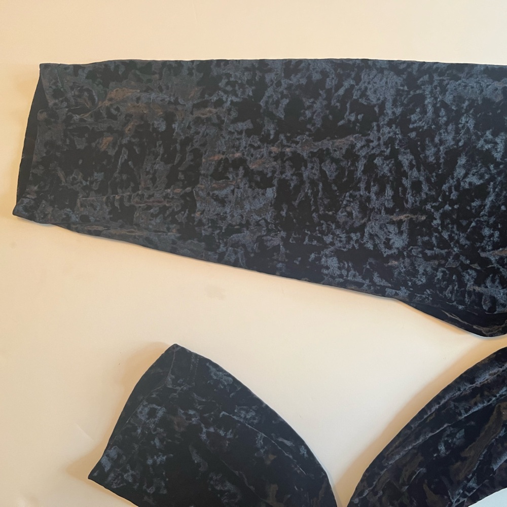 Urban Outfitters Black Crushed Velvet Jumpsuit - Picture 5 of 5